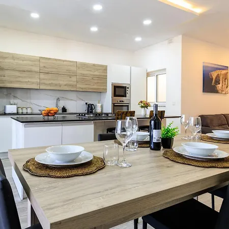 Spacious Modern 2-bedroom *