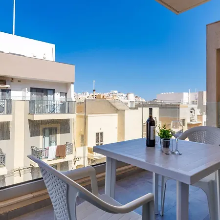 Spacious Modern 2-bedroom マルサスカーラ